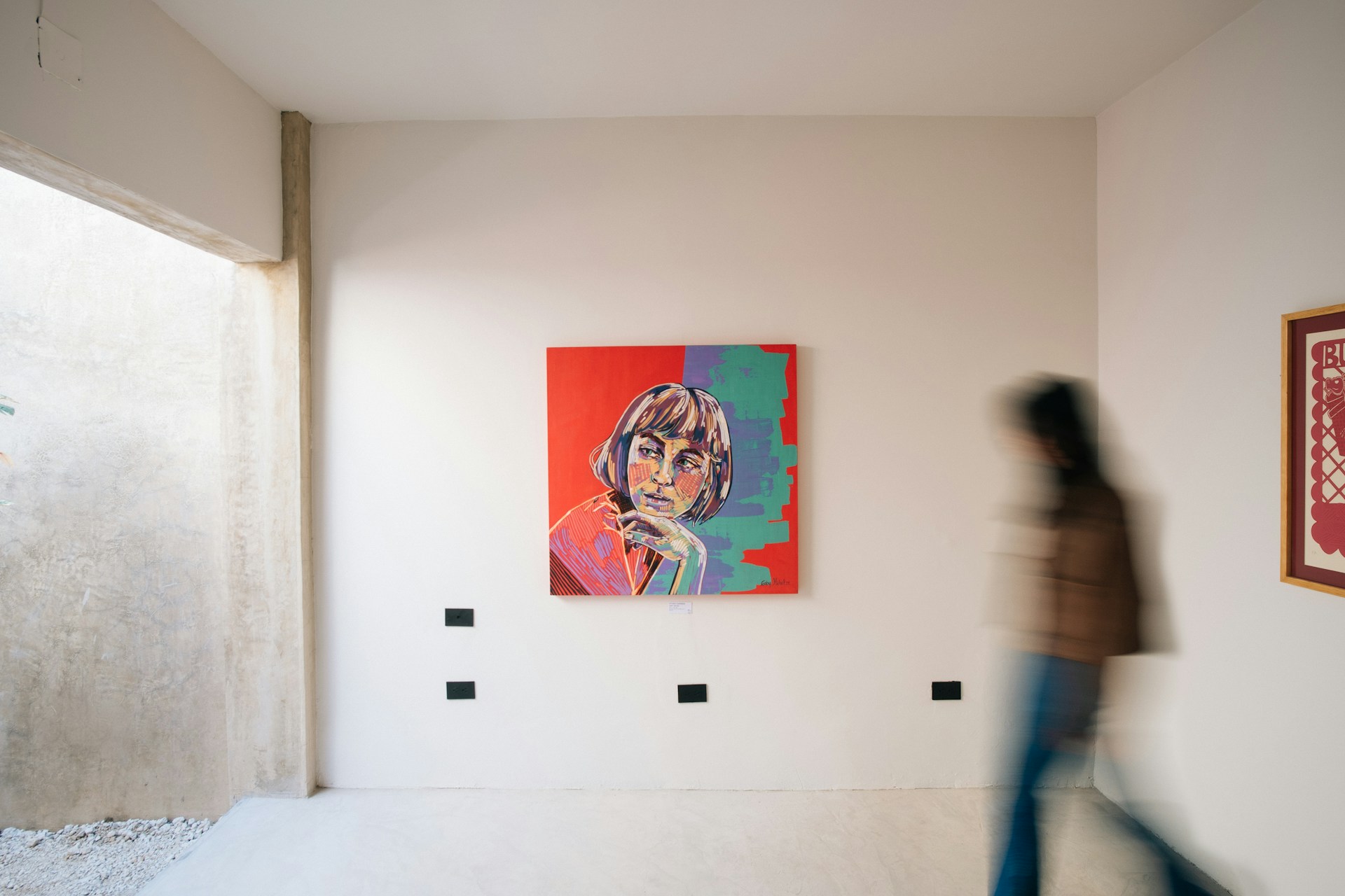 Visual art editorial — twilight hour in a gallery space